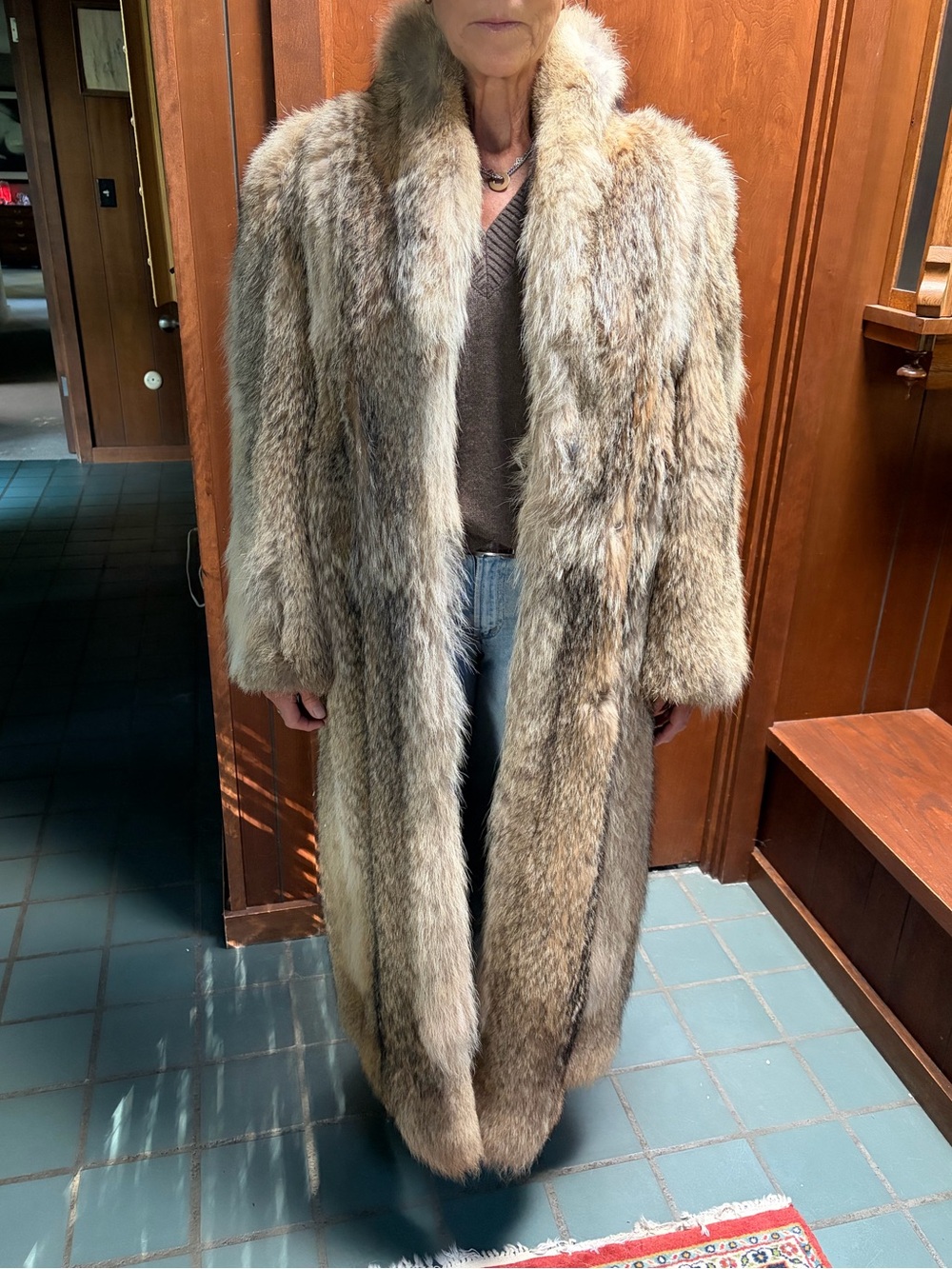 VINTAGE women’s fur coat